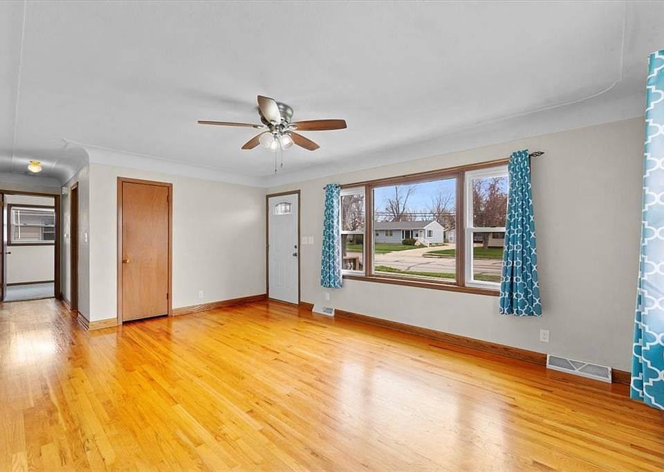 142 Edgewood Rd NW, Cedar Rapids, IA 52405 Zillow