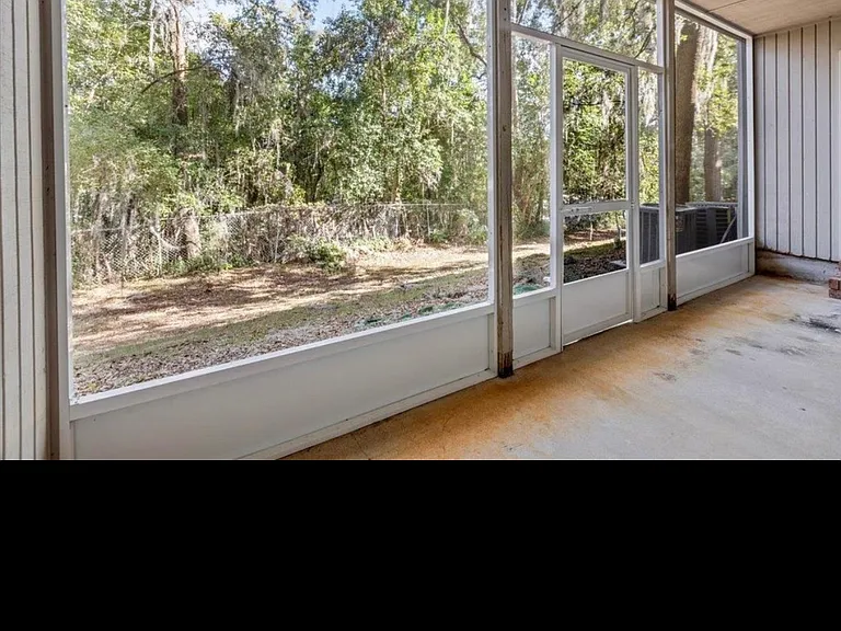 1101 Green Tree Ct #B — Photo 23