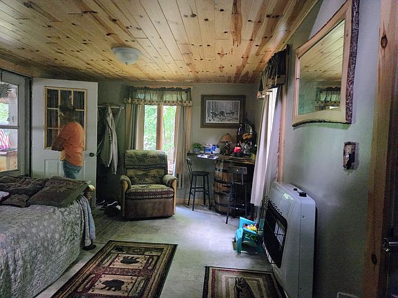 5th image of 3751 Jacks Landing Rd