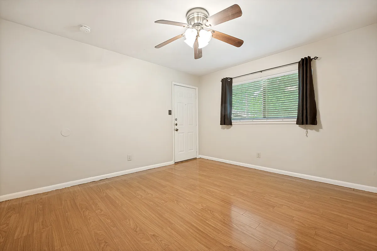 Building Photo - 5106 Reiger Ave #1