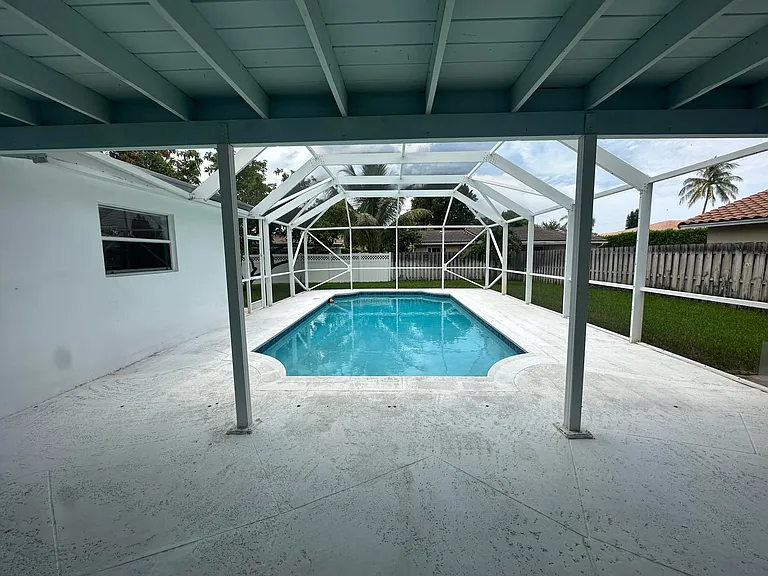 11261 NW 42nd St — Photo 32
