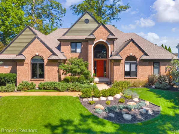 3370 Sutton Ln, Commerce Township, MI 48390