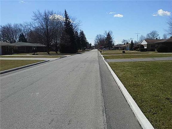 2nd image of 307 Parkview Dr