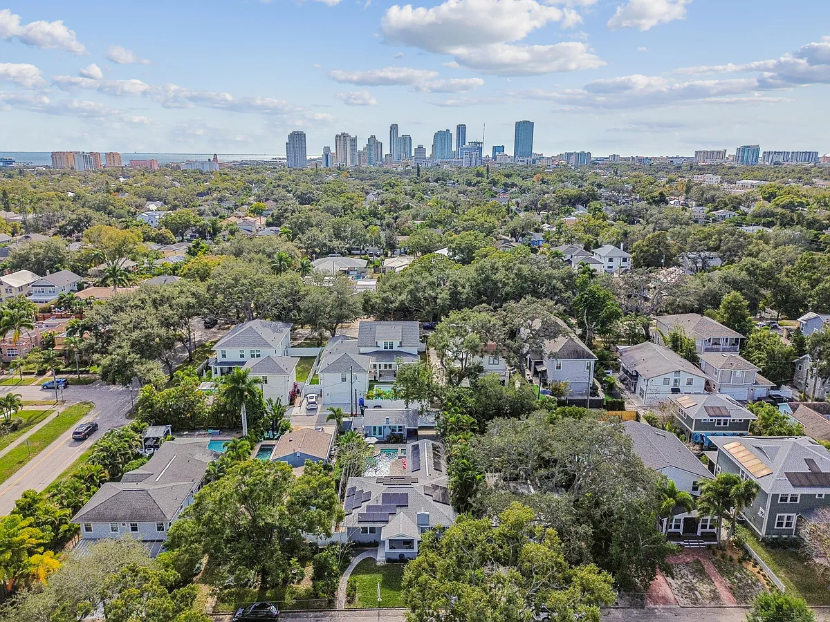 Building Photo - 120 19th Ave N