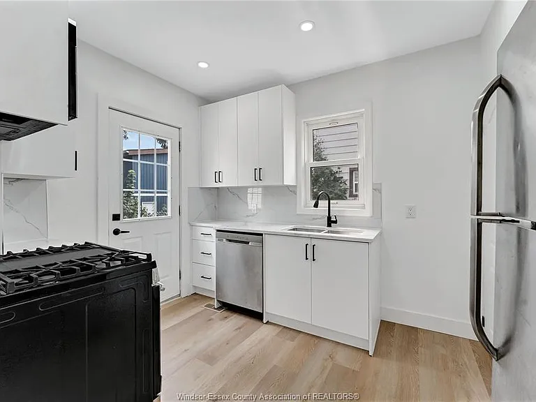 1245 Giles Blvd E — Photo 12