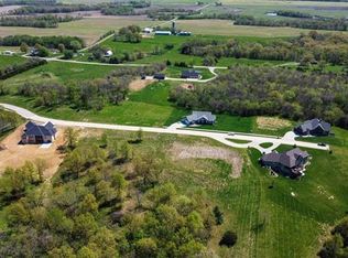 4 Mission Hills Dr, Saint Joseph, MO 64507