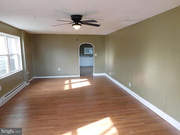 4th image of 402 S Main St