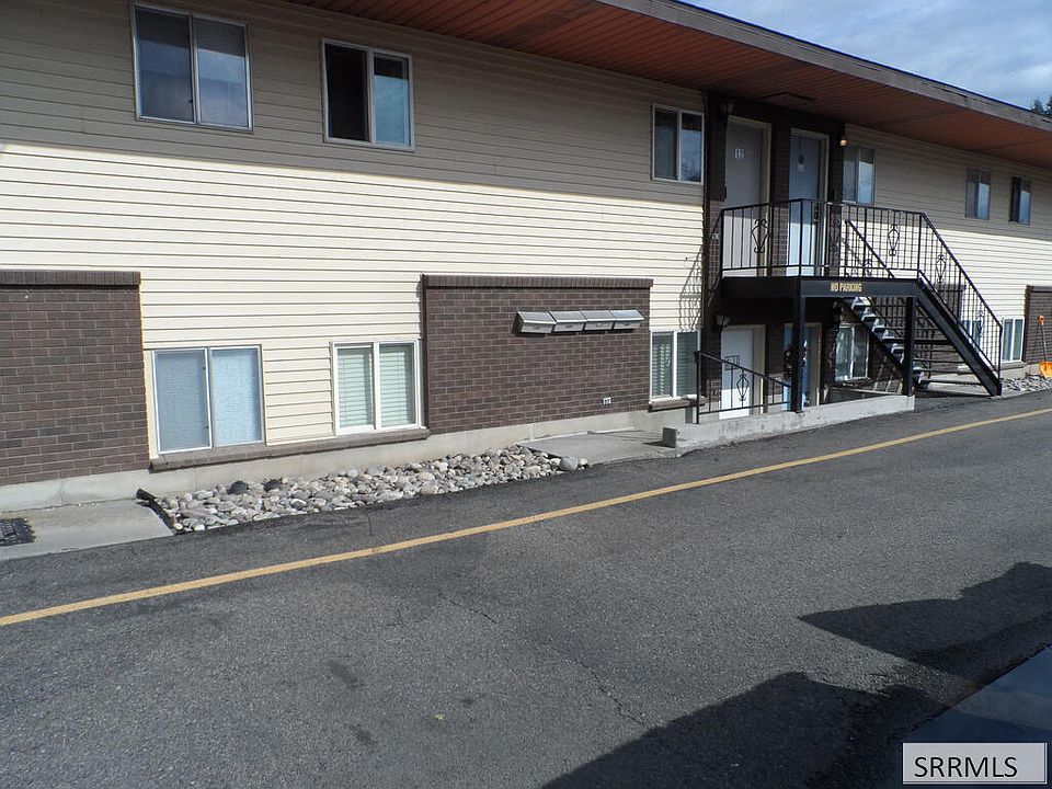 1st image of 255 E Main St APT 11
