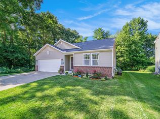 8231 Bayberry Ct, Dexter, MI 48130