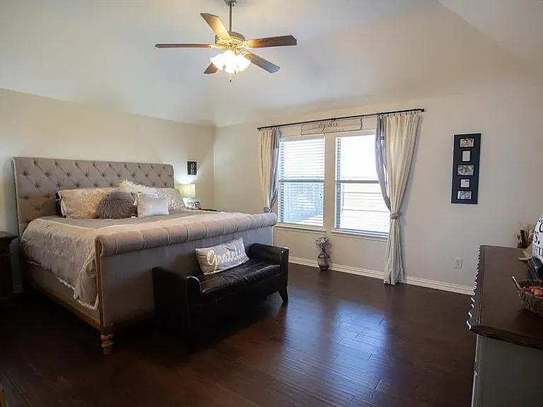 326 Hawthorn Dr — Photo 13