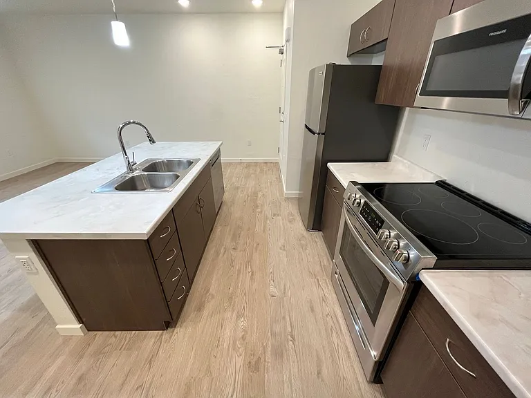 Lexington Sky Apartments — Photo 7