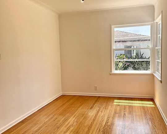 3rd image of 2330 Ashland Ave