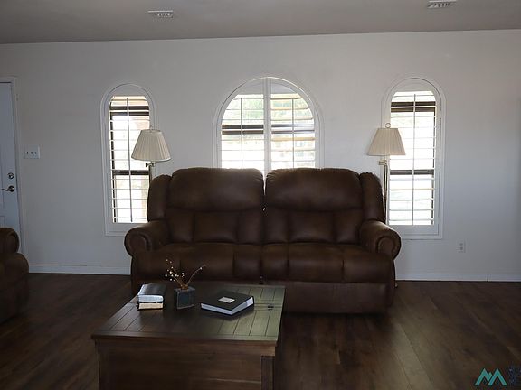 3rd image of 23 Lee Trevino Dr