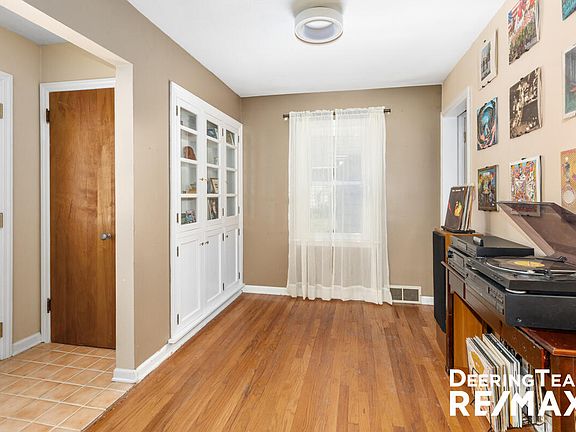 2nd image of 2233 Tremont Blvd NW