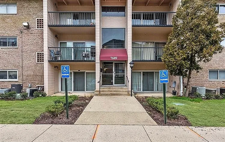Photo 1 of 11 - 7609 Fontainebleau Dr #2213 - Hyattsville, MD Primary Photo - 7609 Fontainebleau Dr #2213