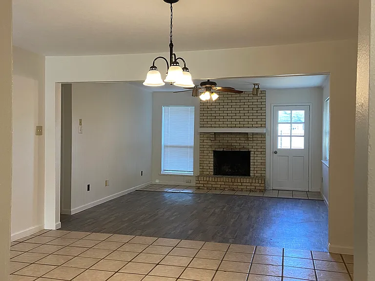 212 N Bowser Rd — Photo 5