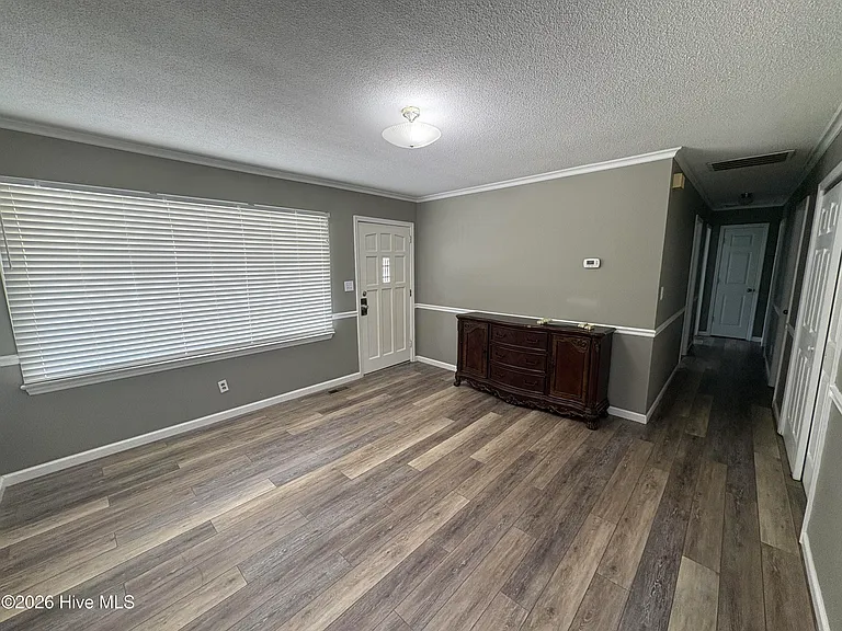 2000 Opal St — Photo 2