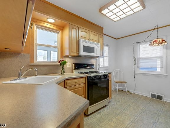 4th image of 131 Hillman Dr