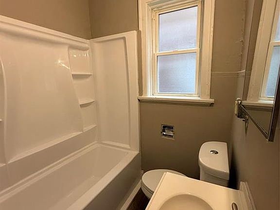 5th image of 4030-4032 Hydraulic Ave #B