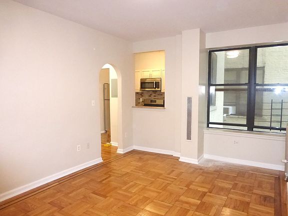 3rd image of 320 Sterling St APT 2GW