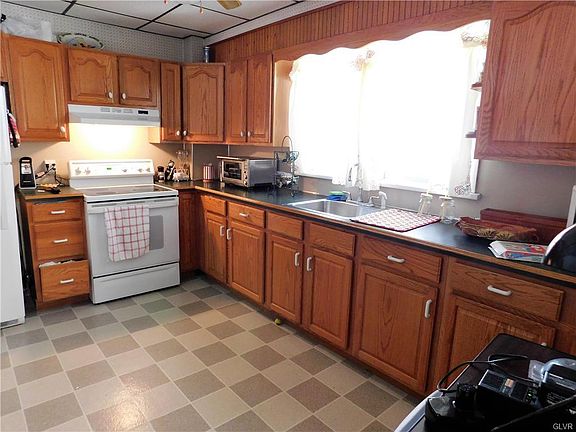 3rd image of 132 W 14th St