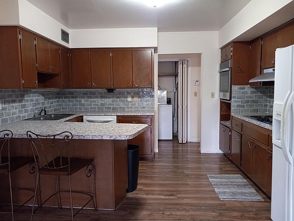 5th image of 110 SE 29th Ave