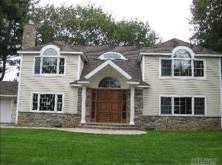 58 Old Farm Rd, Roslyn Heights, NY 11577