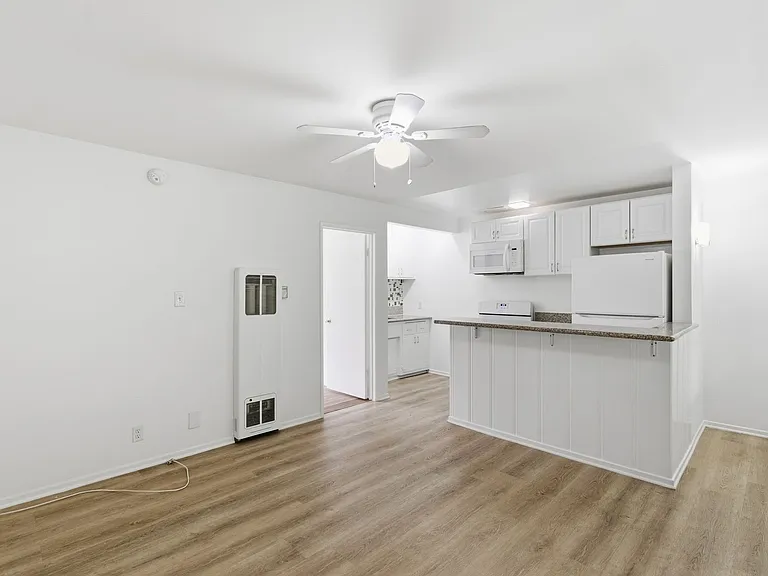 1453 S Westgate Ave — Photo 2