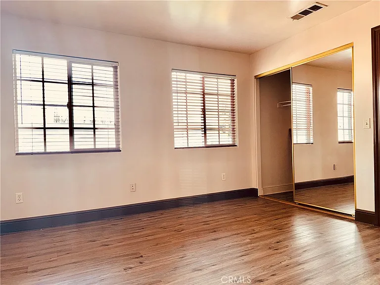 5425 Buchanan St — Photo 12