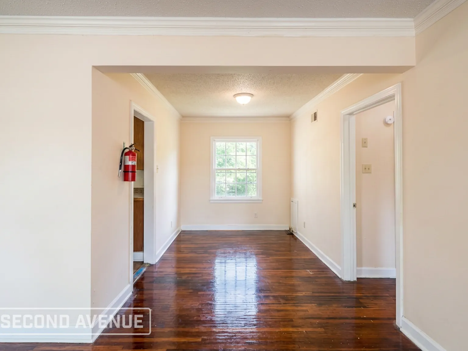 3 bed, 1.0 bath, 1203 sqft, $1,095 — Photo 3