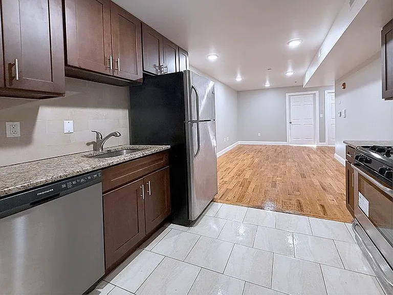 381 Communipaw Ave #2B — Photo 4