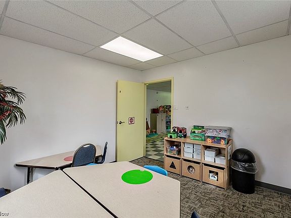 5th image of 715 W 30th St
