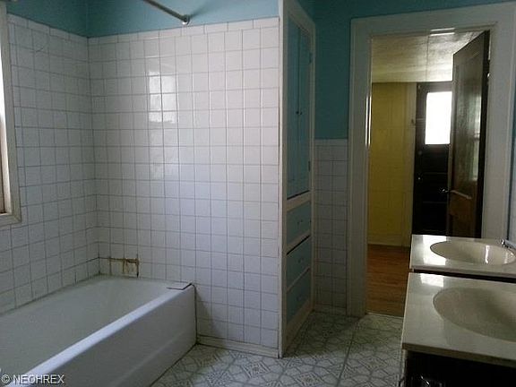 5th image of 10613 Saint Mark Ave