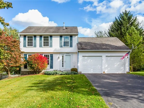 3261 Evergreen Cir, Walworth, NY 14568