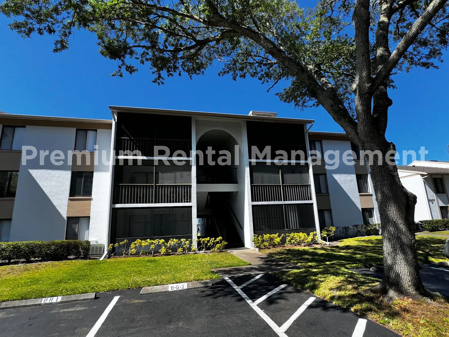 1 Bedroom 2nd Floor Condo in East Orlando with Laminate Flooring and Scenic Balcony View! — Photo 1