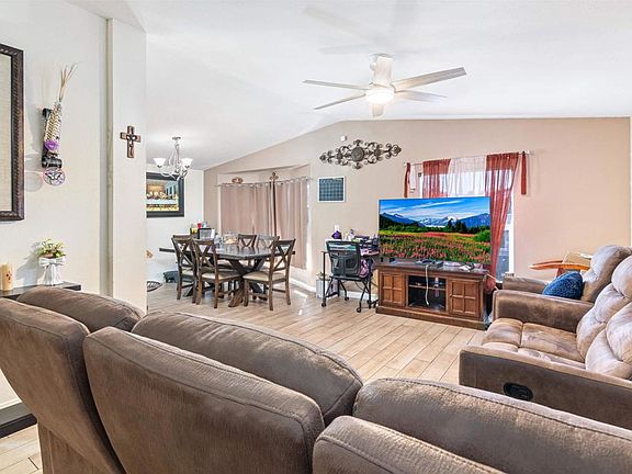 3rd image of 1638 Calavo Rd Space 34