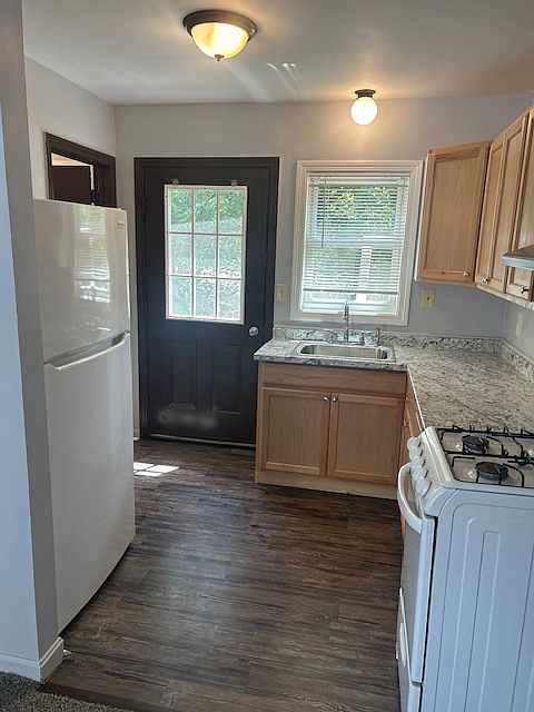 1st image of 21 Depot St #5