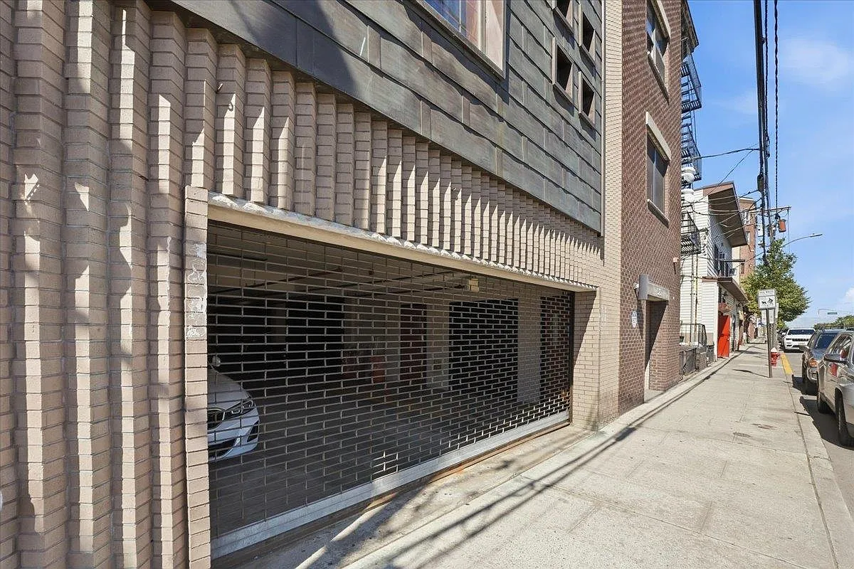 2 bed, 2.0 bath, 1000 sqft, $3,000 — Photo 2