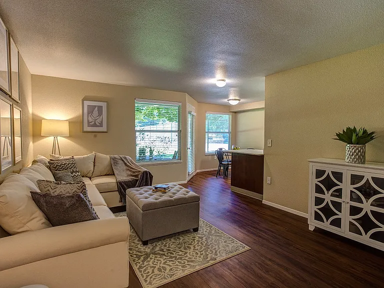 Commons at Creekside Apartments — Photo 7