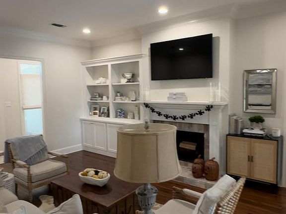 4th image of 9109 Cross Creek Pl