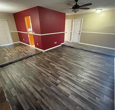 3rd image of 5407 Sandhurst Cir S
