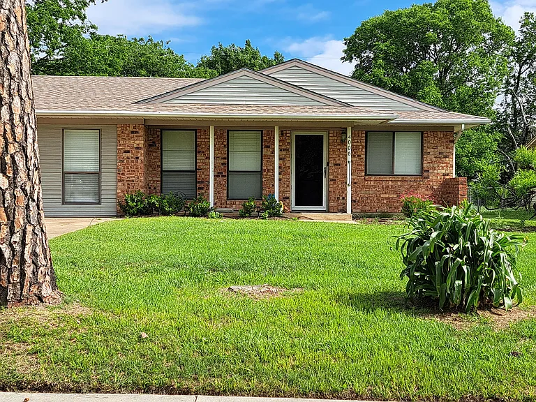 4006 Atlas Dr — Photo 1