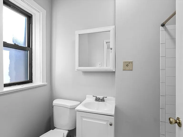 5018-20 S Blackstone — Photo 9