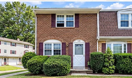 3 bed, 1.5 bath, 1600 sqft, $1,750 — Photo 1