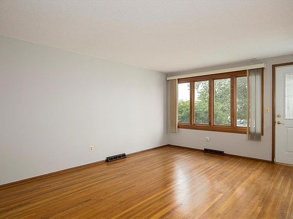 3rd image of 39 Barnabas Dr