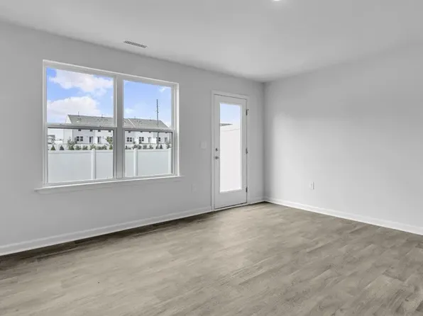 176 Holmes Corner Dr, Smithfield, NC 27577