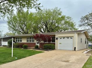 1330 Spring Valley Dr, Florissant, MO