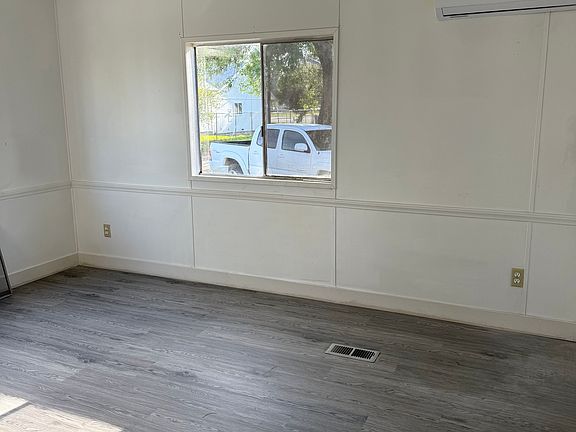 5th image of 1273 N Sanderson Ave