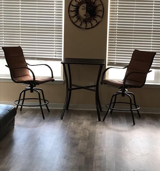 2nd image of 550 N Lincoln Ave APT 424