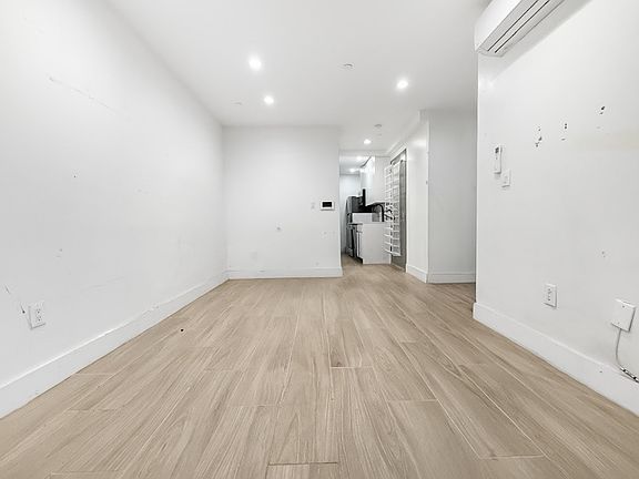 2nd image of 1467 Jefferson Ave #1F